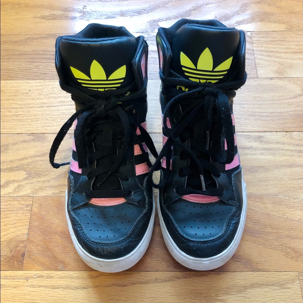 SOLD Women’s Adidas Extaball High Top Sneakers Size 7